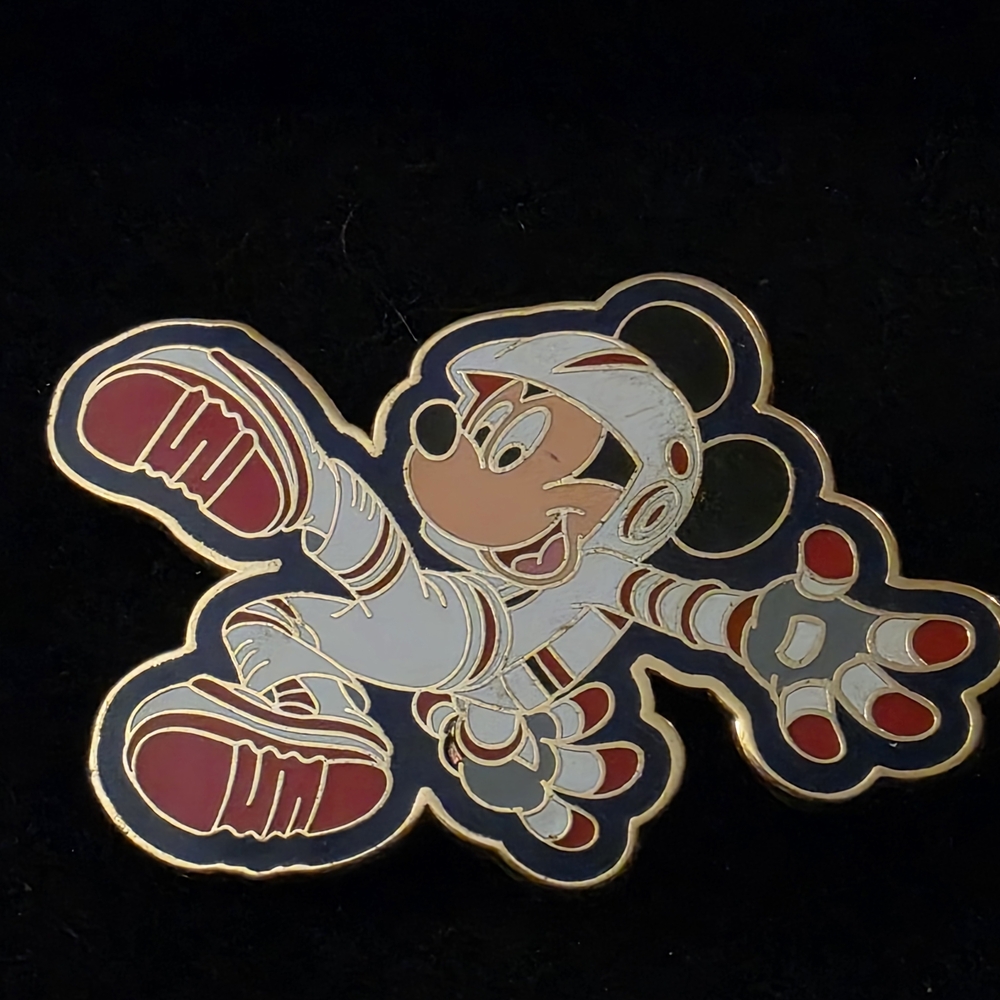 Disney Astronaut Mickey Mouse Trading Pin 2003